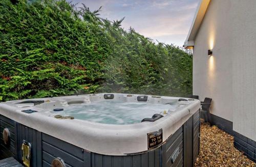 East Dereham Casa | Sanabrin and Little Brin