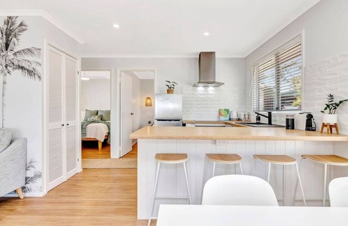 Aldinga Beach Cabina | Sanbis Cabin~hidden boutique retreat, sea views