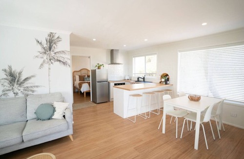 Aldinga Beach Cabina | Sanbis Cabin~hidden boutique retreat, sea views