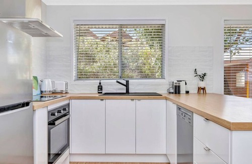 Aldinga Beach Cabina | Sanbis Cabin~hidden boutique retreat, sea views