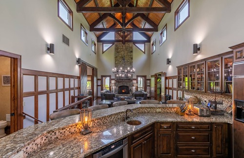 Banner Elk Cabina | Sanctuary 4bd 3 and a half bath - Luxury Eagles Nest with long views, hot tub, hiking, and more!