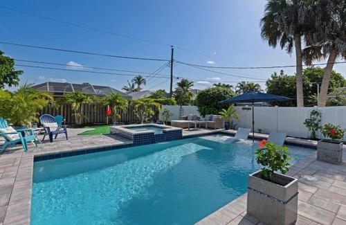 Naples Park Casa | Sanctuary Home Naples-Private Pool and Lanai!