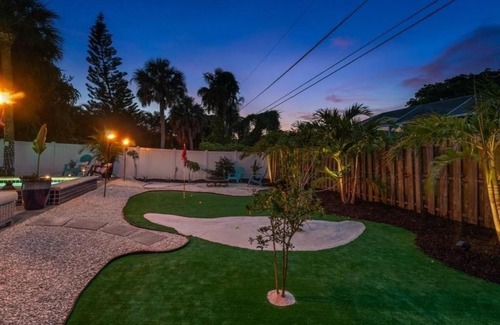 Naples Park Casa | Sanctuary Home Naples-Private Pool and Lanai!