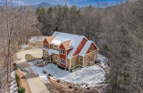 Hot Springs Casa | Sanctuary House - a Wooded Retreat