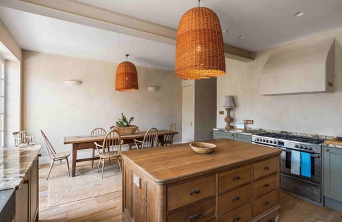 Shoreham-by-Sea Casa | Sanctuary House with Parking | By My Getaways