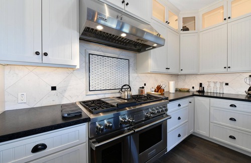Healdsburg Casa | Sanctuary on Lytton | Complimentary wine tasting at Croix included!