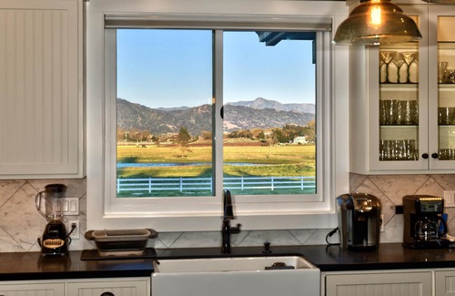 Healdsburg Casa | Sanctuary on Lytton | Complimentary wine tasting at Croix included!