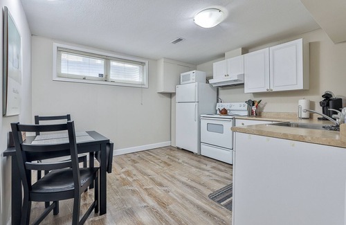 Bayview Woods - Steeles Casa | Sanctuary on private ravine, large luxurious space