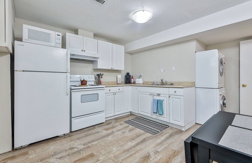 Bayview Woods - Steeles Casa | Sanctuary on private ravine, large luxurious space