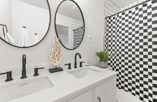 Athens Casa | Sanctuary on Sherwood with a Backyard Oasis!