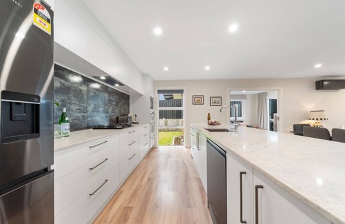 Nukuhau Casa | Base: 6 Extra: $30 25 Penny Grove