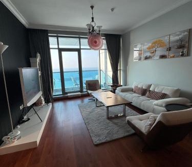 Rumailah Apartamento | sand and beach haven at Ajman Corniche!