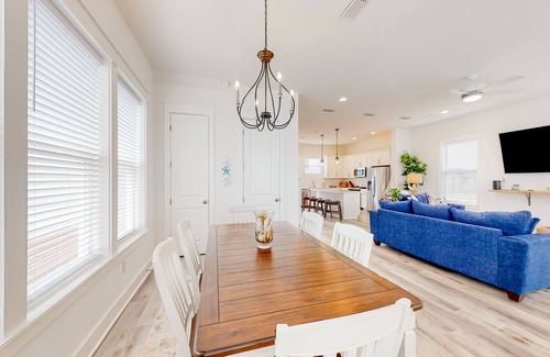 Silver Sands Casa | Sand and Sunshine | House in Panama City Beach near the beach with balcony