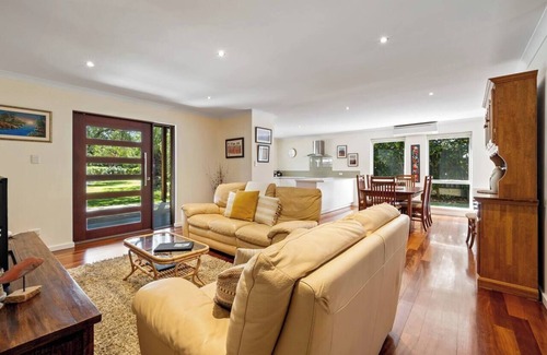 Quindalup Casa | Sand Castle Beach Bliss Expansive Alfresco Living