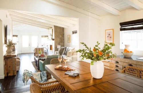 Balboa Peninsula Casa | Sand Castle by AvantStay Beach House on Balboa Peninsula w Patio Hot Tub