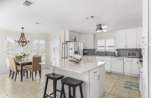 Gulf Pines Casa | Sand Dollar Hideaway 4 Bedroom & 4 Bath Cottage with Guest House