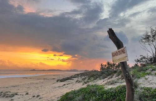 Pottuvil Division 2 Casa | Sand Dune Beach Resort & Surf Camp