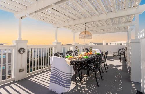 Isle of Palms Casa | Sand Dune Sea Shell by AvantStay Gorgeous 2 Home Rental w 12 BRs
