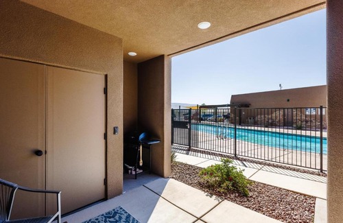 Hurricane Casa | Sand Hollow Condo- Sleeps 8- Right next to pool