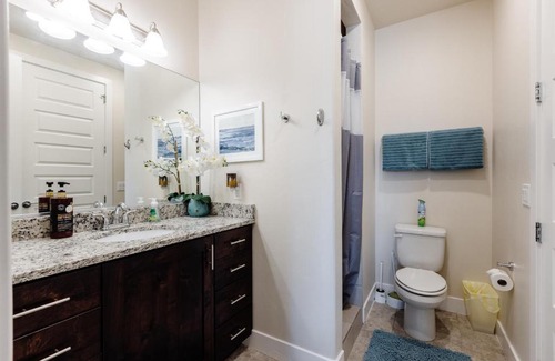 Hurricane Casa | Sand Hollow Condo- Sleeps 8- Right next to pool