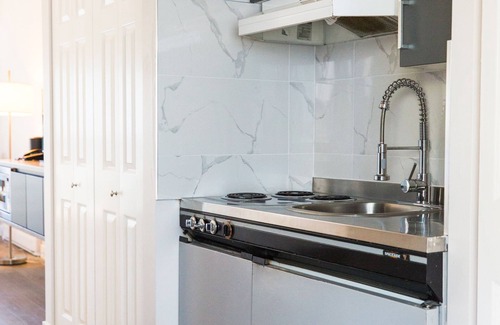 Regional District of Nanaimo Hotel | Sand Pebbles Inn
