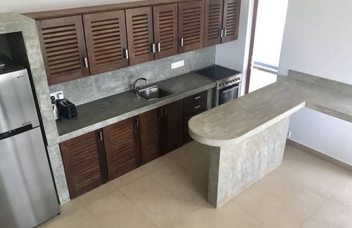 Hikkaduwa Villa | Sand Villa - Nueva piscina privada frente a la playa - Tres habitaciones con baño privado y aire acondicionado