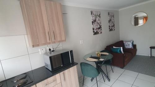 Edenvale Casa | Sandalion Cottage in Eden Glen, Johannesburg, SA