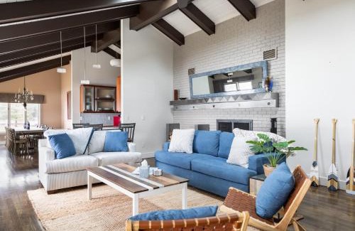 Cedar Casa | Sandbar Cedar Cottage on Lake Leelanau
