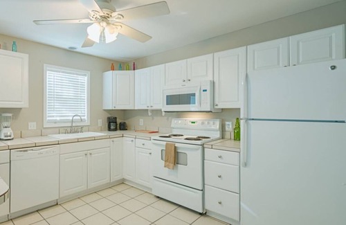 Crescent Beach Condominio | Sandcastle Down
