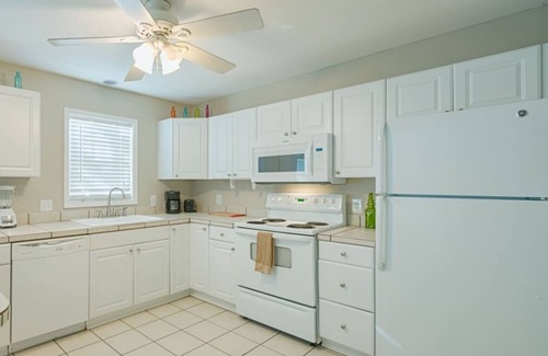 Crescent Beach Condominio | Sandcastle Up