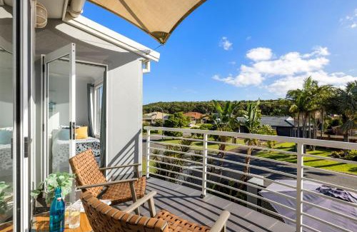 Fingal Bay Casa | Sandcastles at the Beach - Linen Supplied & Beds Ready on Arrival