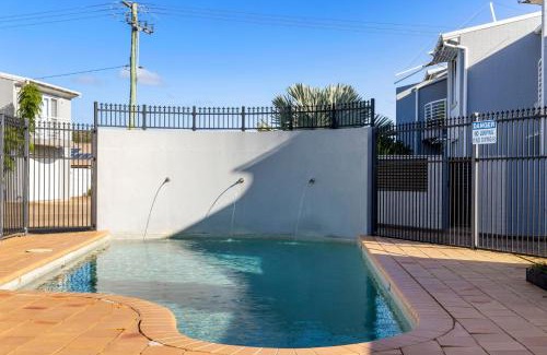 Fingal Bay Casa | Sandcastles at the Beach - Linen Supplied & Beds Ready on Arrival