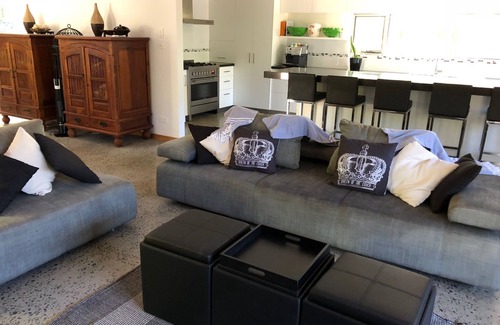 New Brighton Casa | "Sandcastles" is a stunning modern-style beachfront property in New Brighton.