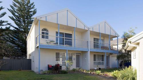Anna Bay Casa | Sandcastles No 1- Stroll to Birubi and Tomaree Coastal Walk