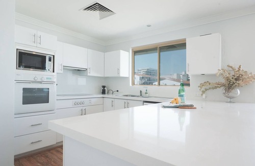 Scarborough Apartamento | Sandcastles Penthouse w/ Pool & Sauna