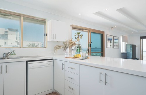 Scarborough Apartamento | Sandcastles Penthouse w/ Pool & Sauna