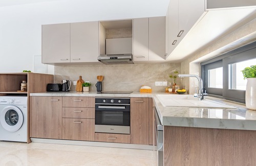 Agios Tychon Apartamento | Sanders River Plaza - Neat 2 Bedroom Apt With Balcony