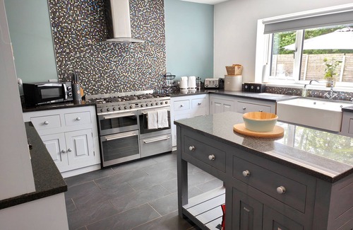 Cleator Moor Casa | SANDERSON HOUSE, pet friendly, with hot tub in Cleator Moor