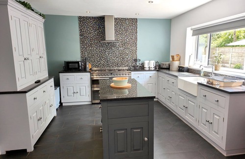 Cleator Moor Casa | SANDERSON HOUSE, pet friendly, with hot tub in Cleator Moor