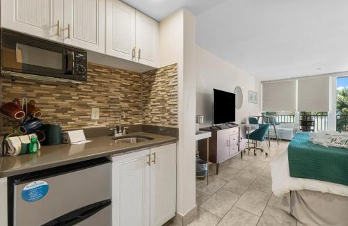 Miramar Beach Apartamento | Sandestin Bayfront Studio with balcony and breathtaking views