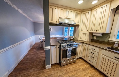 Savannah Casa | Sandfly home with cottage and pool, close to downtown and Tybee
