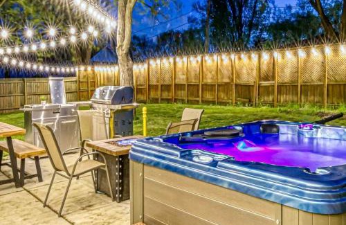Miller Beach Casa | Sandhill Flat in Gary, IN