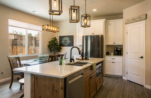 Bear Canyon Estates Casa | Sandia Velo- New Modern Farmhouse Style Home