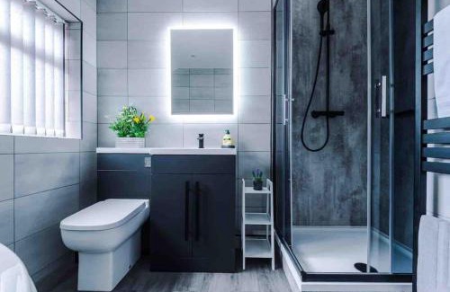 Trafford Casa | Sandileigh House by YourStays - Luxurious 3 Bedroom House in Altrincham
