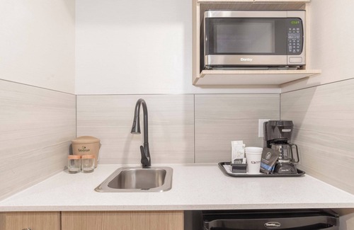 Regina Hotel | Sandman Hotel & Suites Regina