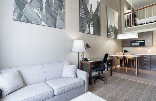 Winnipeg Hotel | Sandman Signature Winnipeg Airport Hotel & Suites