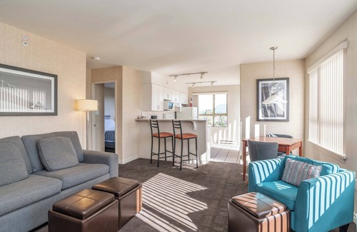 Guildford Hotel | Sandman Suites Surrey-Guildford