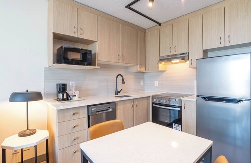 Davie Village Hotel | Sandman Suites Vancouver on Davie