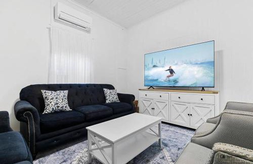 Bongaree Casa | Sandown Beachside Cottage