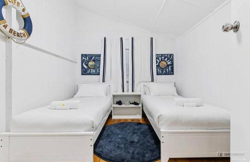 Bongaree Casa | Sandown Beachside Cottage